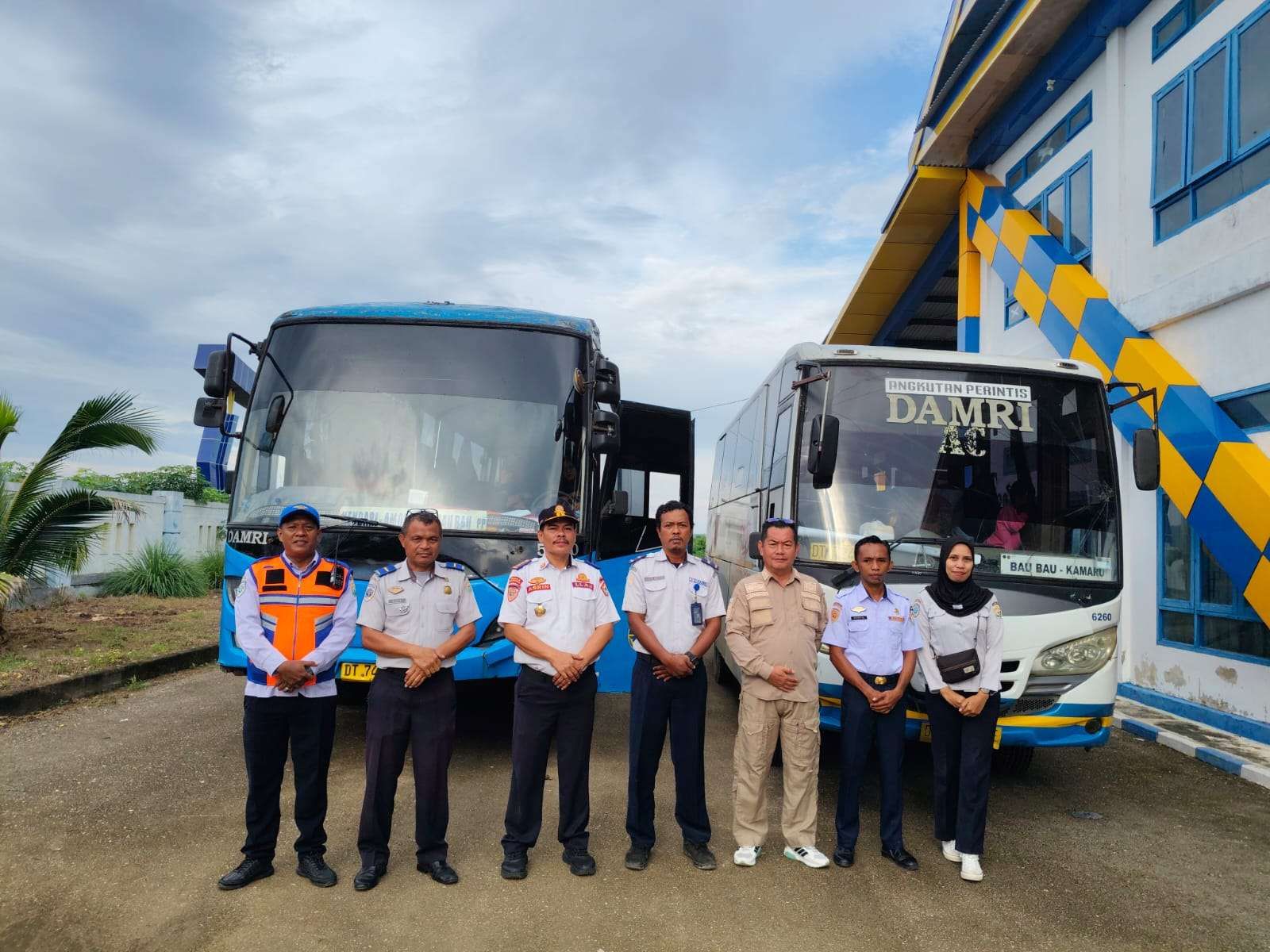 Dishub Sultra Resmikan Kembali Operasional Terminal Lakologou